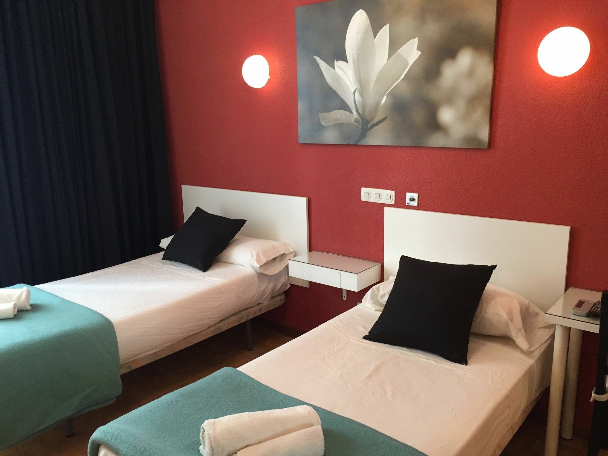 Hostal Rias Bajas Madrid Luaran gambar
