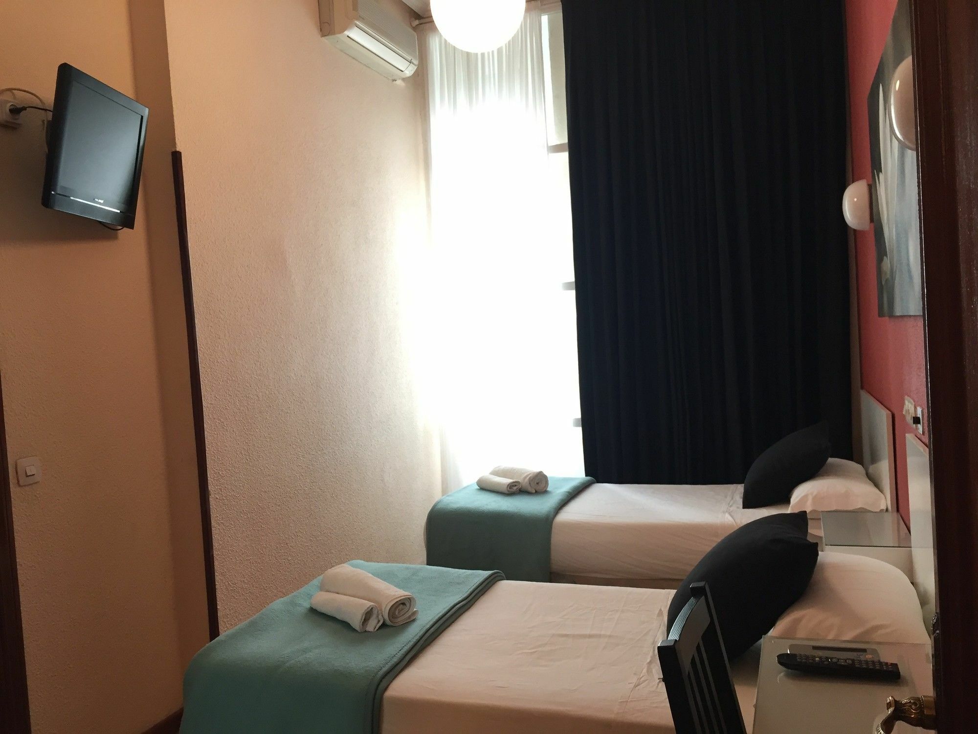 Hostal Rias Bajas Madrid Luaran gambar